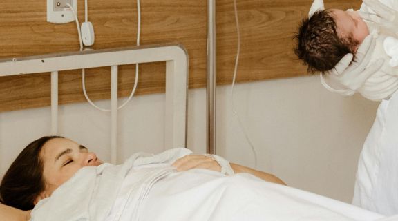 Quanto tempo dura o resguardo de cesárea e o que evitar nesse período?