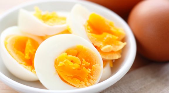 Quem tem colesterol pode comer ovo? Saiba o que os médicos recomendam