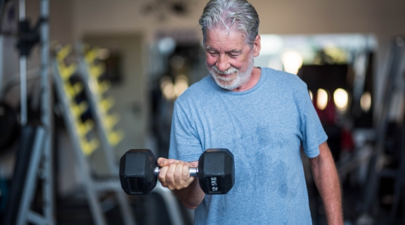 Quem tem insuficiência cardíaca pode fazer musculação? Veja como praticar