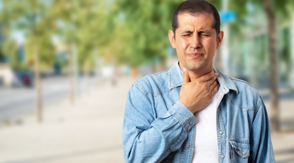 Sintomas de câncer de garganta: sinais de alerta para a saúde vocal