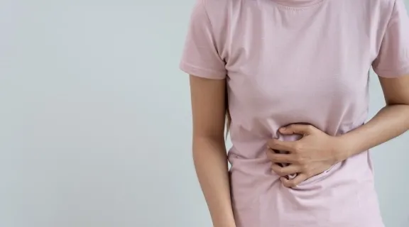 Sintomas de câncer no intestino feminino: entenda quais os riscos