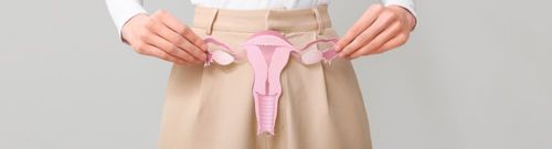 Com quantos anos a mulher para de menstruar? O que muda