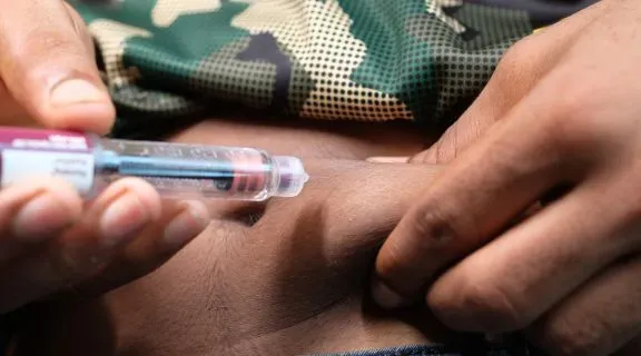 Tirzepatida é o mesmo que Mounjaro? Entenda a ação do medicamento