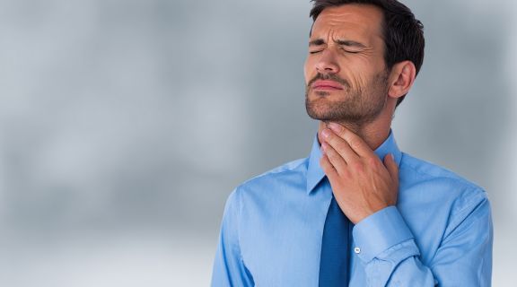 Tomei Benzetacil e minha garganta continua inflamada: o que faço?