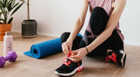 Treino de força em casa: como começar a praticar e conseguir ter resultados