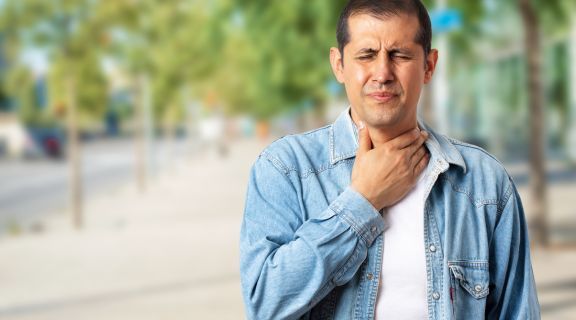 sintomas de câncer de garganta